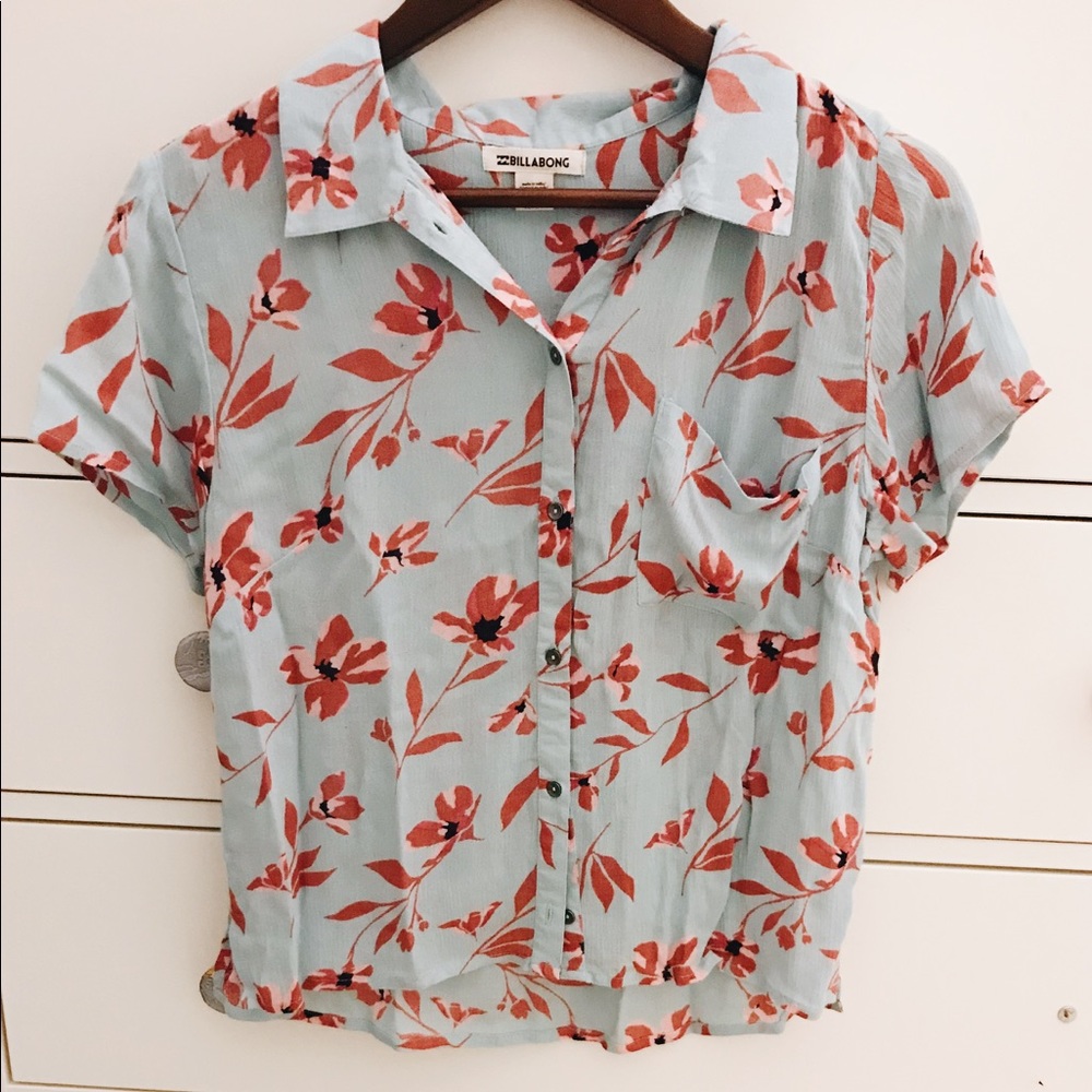 *BRAND NEW* Printed cropped button down